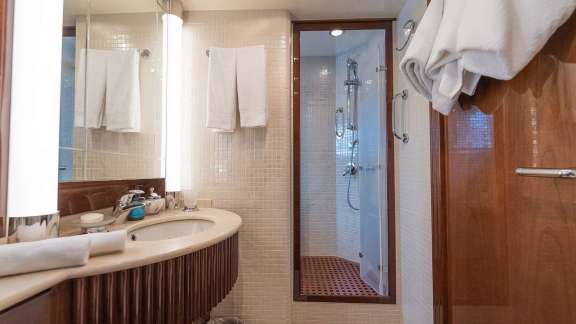 Image of LET IT BE yacht #10