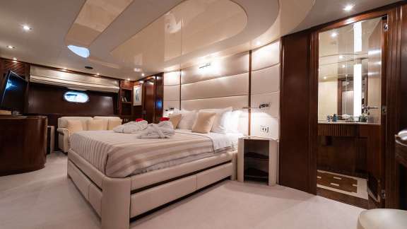 Image of LET IT BE yacht #11