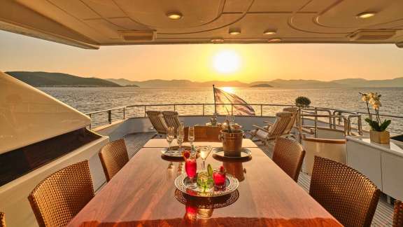 Image of LET IT BE yacht #18