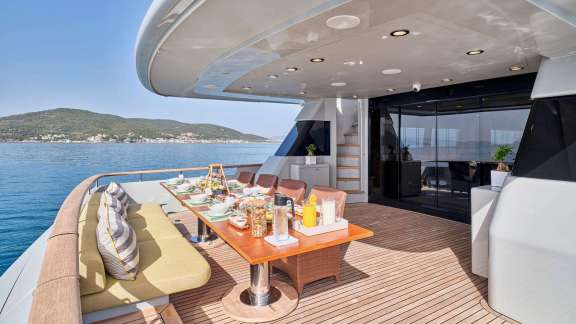 Main Deck - Al fresco Dining