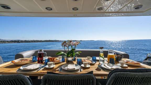 Main Deck - Al fresco Dining