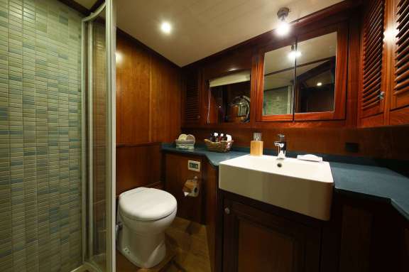 Aft Master Cabin Bathroom
