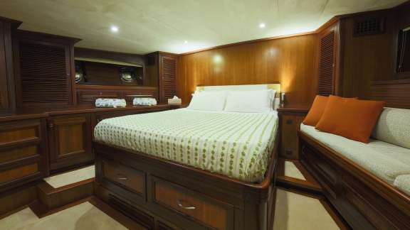 Forward Master Cabin