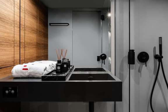 Image of SERENITY yacht #9