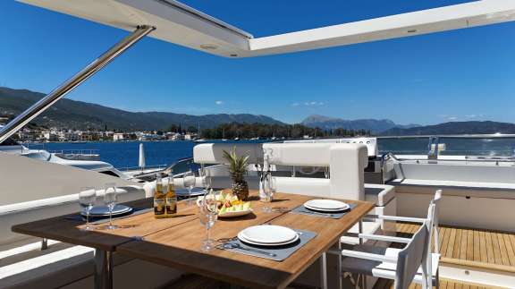 Image of RED ROSE yacht #10