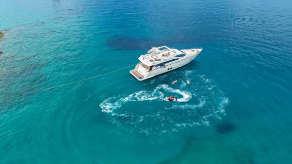 Image of RED ROSE yacht #16