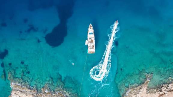 Image of RED ROSE yacht #17