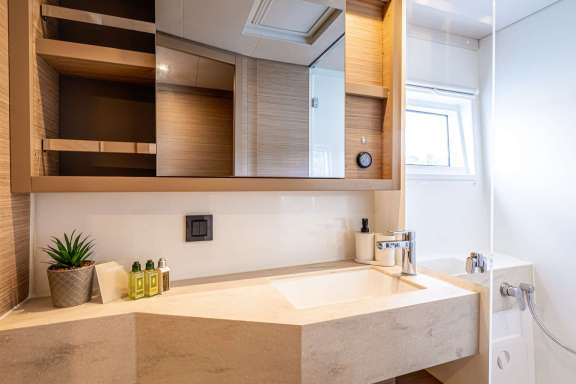 Image of M&M yacht #9