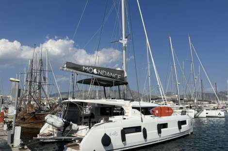 Review img # 19 of the yacht MOONDANCE