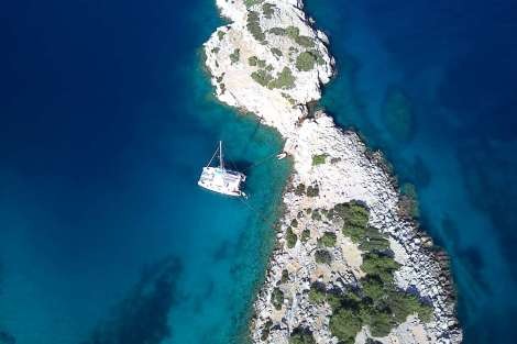 Review img # 22 of the yacht MOONDANCE