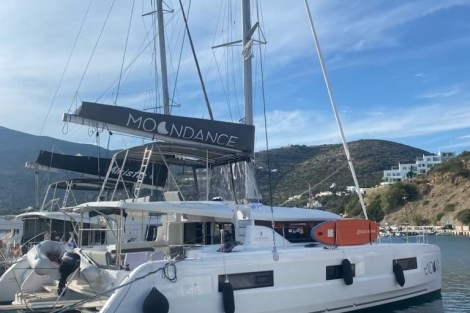 Review img # 23 of the yacht MOONDANCE