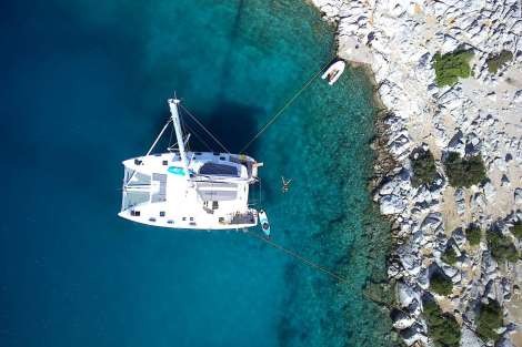 Review img # 17 of the yacht MOONDANCE