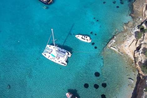 Review img # 12 of the yacht MOONDANCE