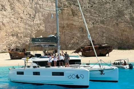 Review img # 14 of the yacht MOONDANCE