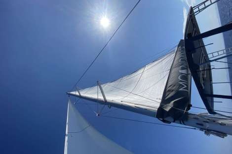 Review img # 10 of the yacht MOONDANCE