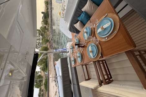 Review img # 6 of the yacht MOONDANCE