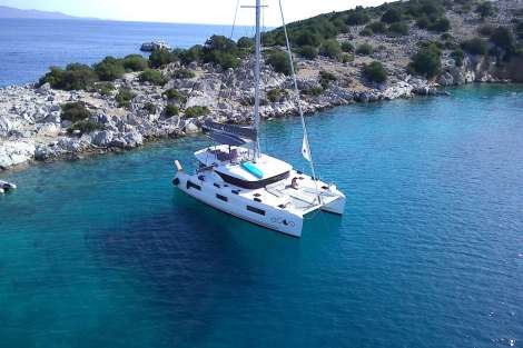 Review img # 21 of the yacht MOONDANCE