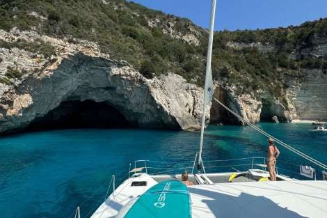 Review img # 15 of the yacht MOONDANCE